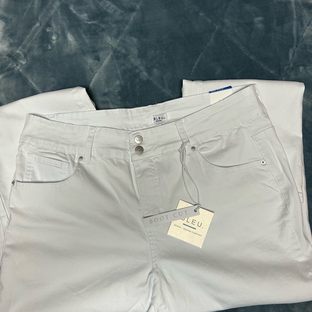 White denim bootcut jeans size 20W
NWT stretch comfortable cruise party dinner
